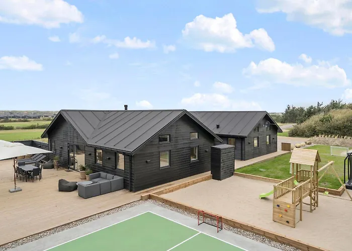 Exclusive Pool And Activity House For 30 People -1002